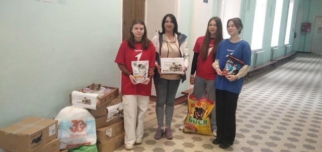 В нашем лицее уже не первый год действует волонтерский отряд "Дорогою добра"..