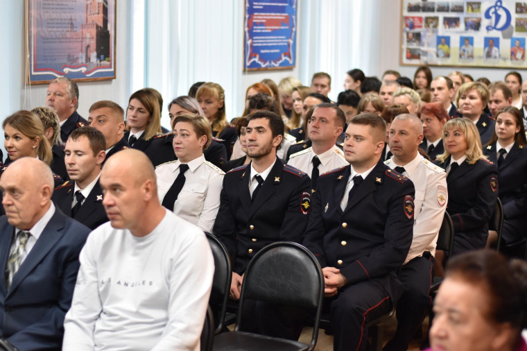 8 ноября отмечается День памяти погибших при исполнении служебных обязанностей сотрудников ОВД РФ.