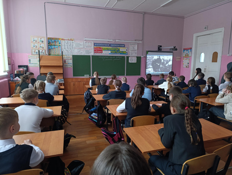 27 января для обучающихся 4б и 6в классов прошел урок мужества: «Дети блокадного Ленинграда».