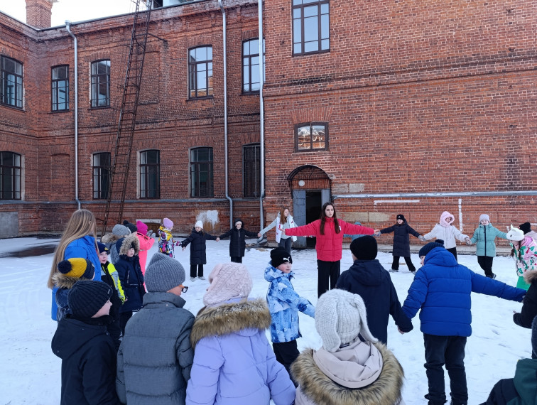 Масленица – один из самых веселых праздников в году, который широко отмечается по всей России..