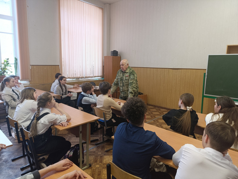 В лицее состоялась встреча подполковником космических войск в отставке Захаровым В.Н..